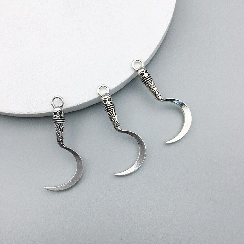 Moonlit Crescent Sickle Alloy Pendant Charm Jewelry, Crafts & Cosplay NWT