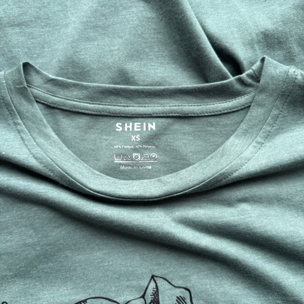 SHEIN Men's Size XS Green Graphic T-Shirt Highland Cow Bow Print Casual Tee NIB