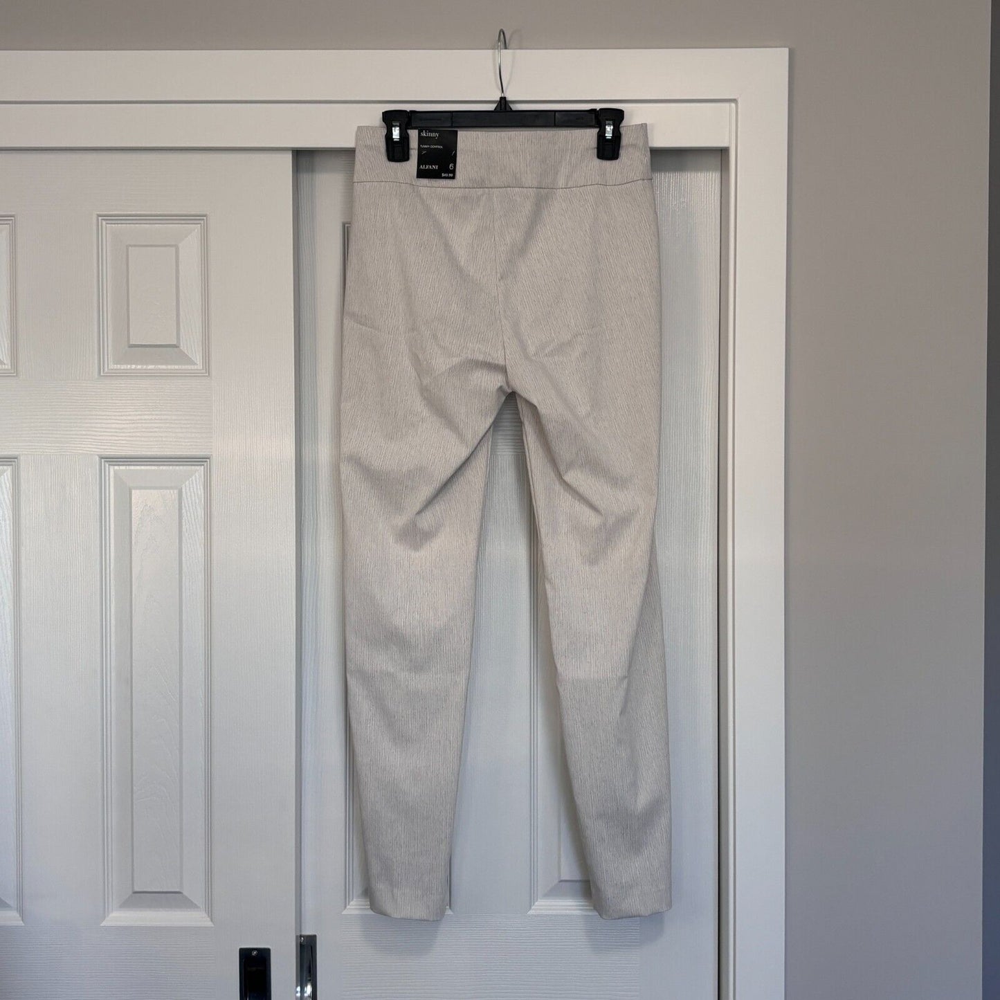 Alfani Women's 6 Cream / Beige Tummy Control Pull-On Skinny Dress Pants NWT