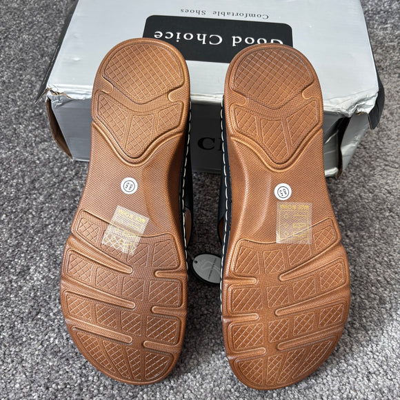 GC Shoes Women's 8.5 Black and Gold Thong / Flip-Flop Flat Sandals NIB