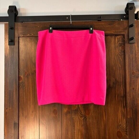 Bar III Women's Textured Hot Pink Crepe Pencil Mini Skirt NWT.