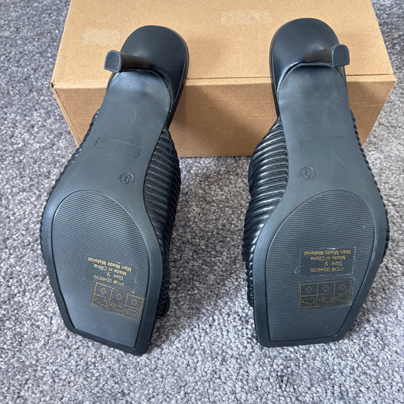 Journee Collection Women's 9 Black Greer Pleated Sandals / Heeled Shoes NIB