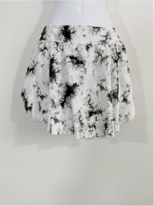 SHEIN Women's Medium Black White Tie Dye Skort Mini Skirt Shorts NWT