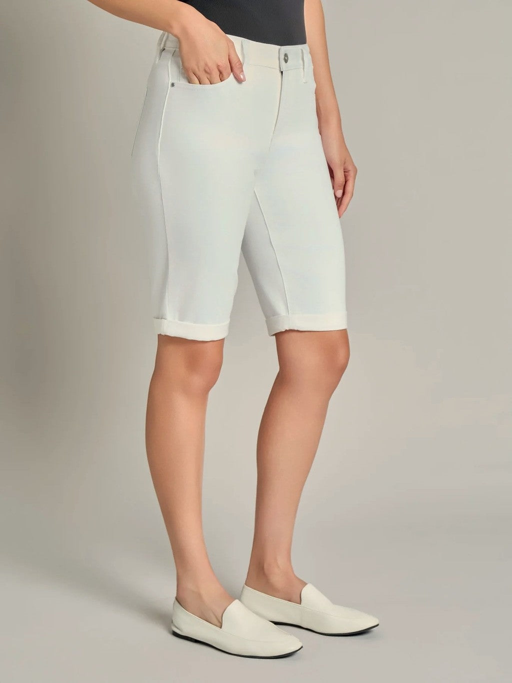 Jones New York Size 8 Petite White Lexington Cuffed Bermuda Shorts NWT