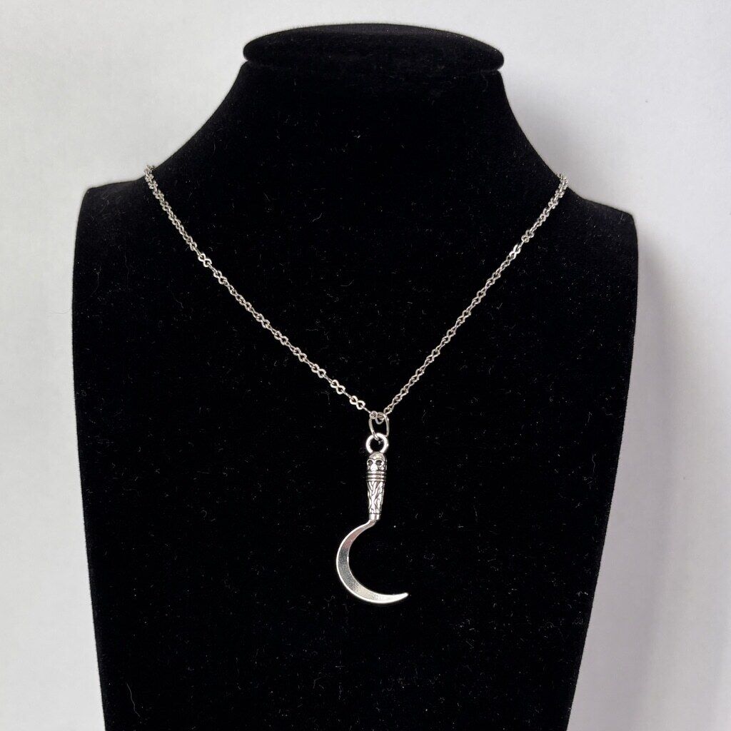 Moonlit Crescent Sickle Alloy Pendant Charm Jewelry, Crafts & Cosplay NWT