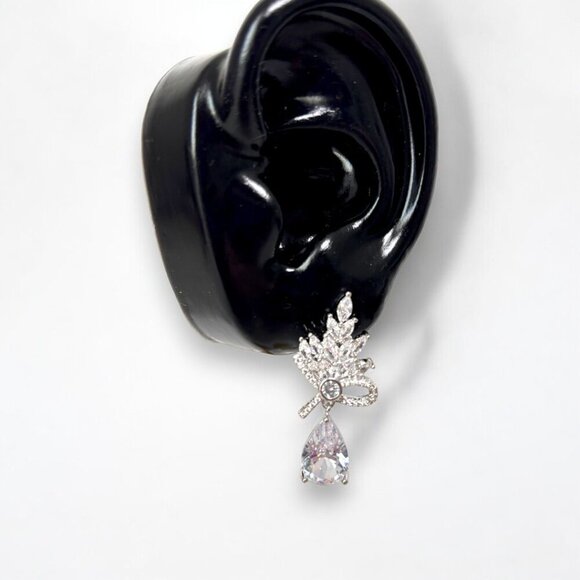 Women's Korean Style Cubic Zirconia Crystal & Silver Drop Earrings NWT