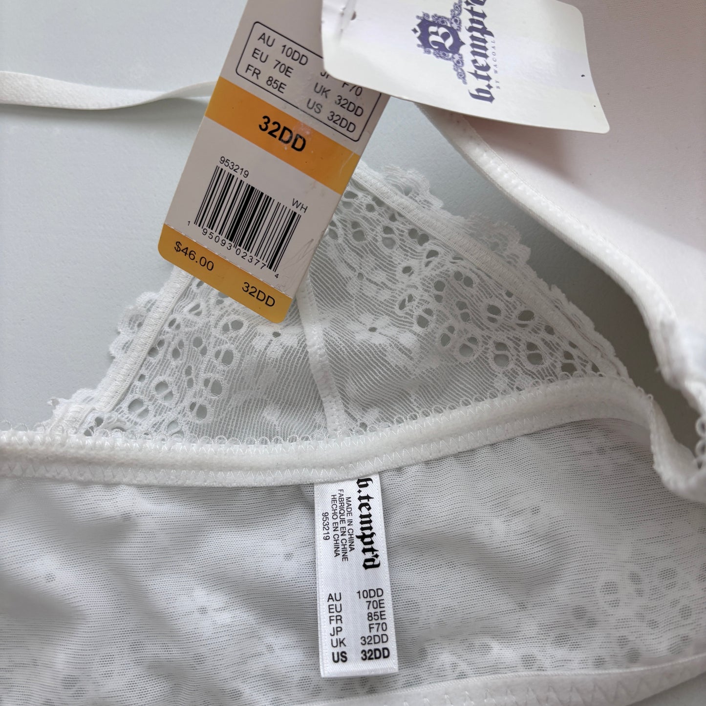 B.tempt'd by Wacoal Women's White Eyelet Front Close Bra NWT