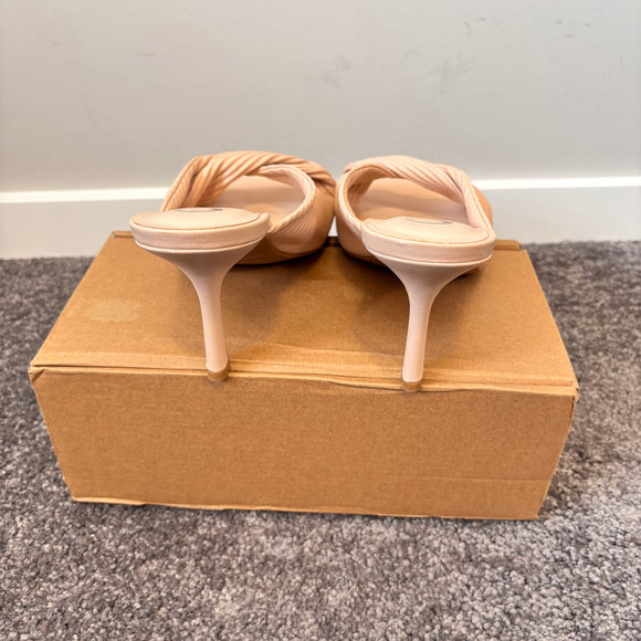 Journee Collection Women's 9 Beige Pleated Low-Heeled Dress Sandals / Shoes NIB