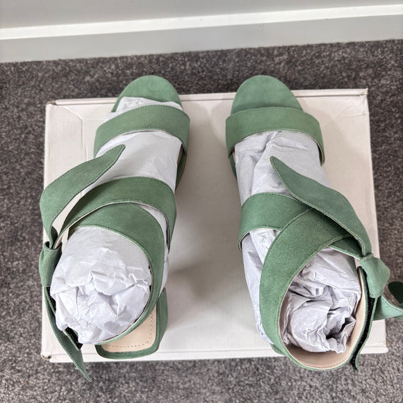 Journee Signature Women's 9.5 Green Leather Block Heel Sandals / Shoes NIB