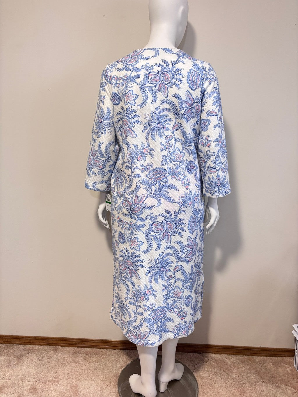 Miss Elaine Size Large Relax White & Blue Floral Quilted Zip Front Robe NWT
