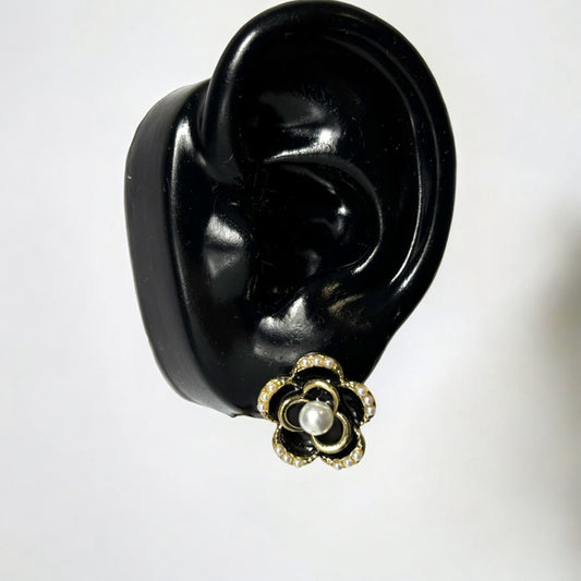 Women's Black & Gold Flower Korean Style Stud Earrings NWT
