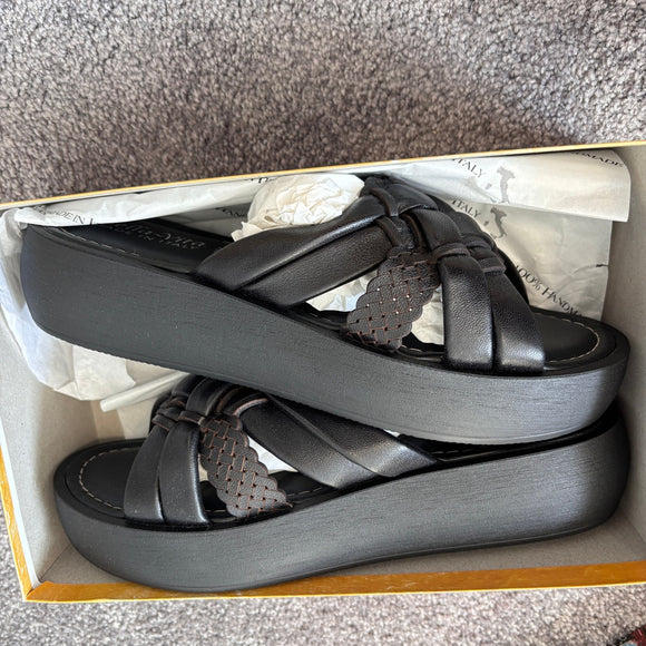 Bella Vita Size 11 Black & Brown Leather Italy Platform Blocky 90's Sandals NIB