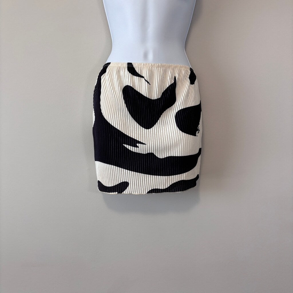 SHEIN Women’s Size Small Black & Cream Abstract Print Pleated Mini Skirt NIB