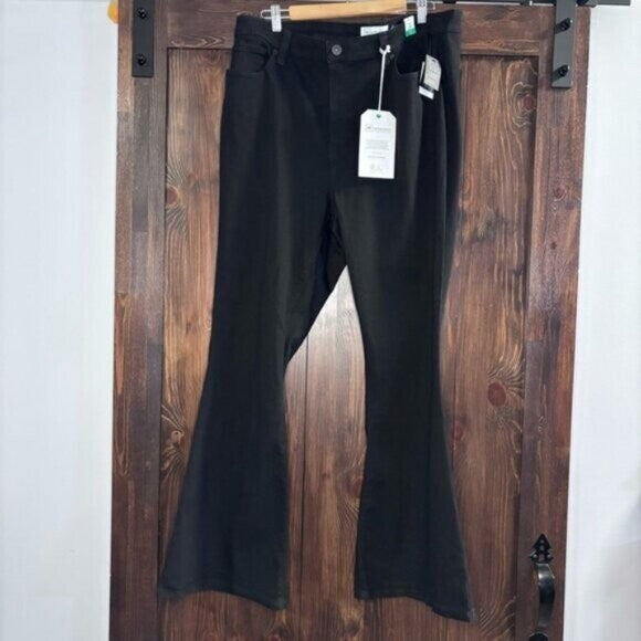 Celebrity Pink Trendy Plus Size 16W  Black High Rise Flare-Leg Jeans NWT