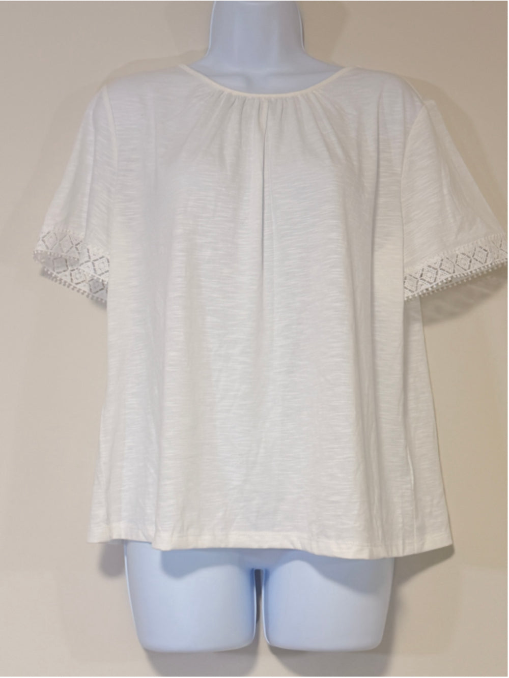 Jones New York Petite Large White Drapey T-Shirt with Lace Sleeve Trim NWT