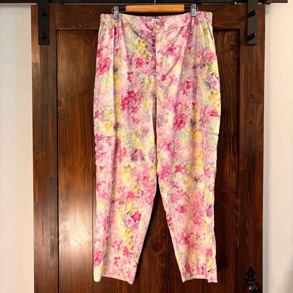 BAR III Women's Satin Floral Cargo Pants NWOT