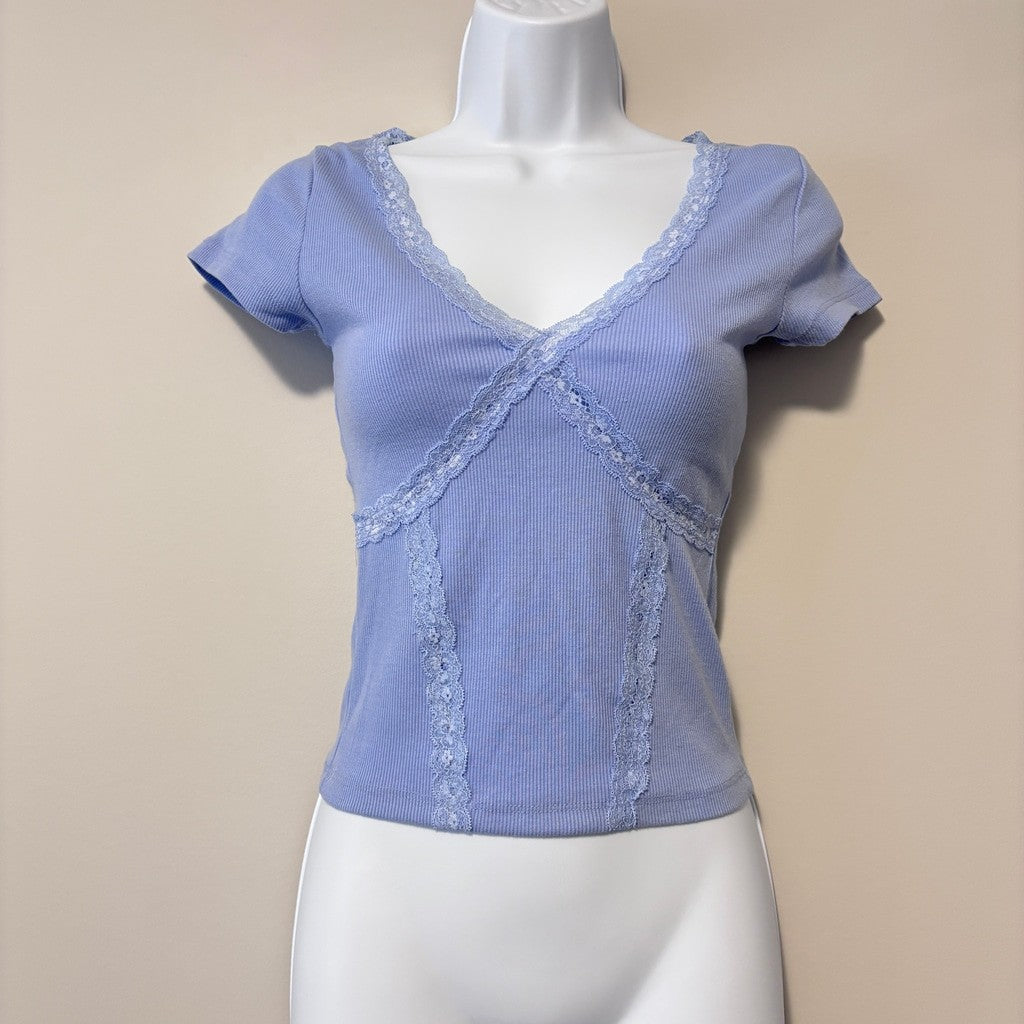 COTTON ON Women's Extra Small Periwinkle Blue Lace Trim Cropped T-shirt NWT