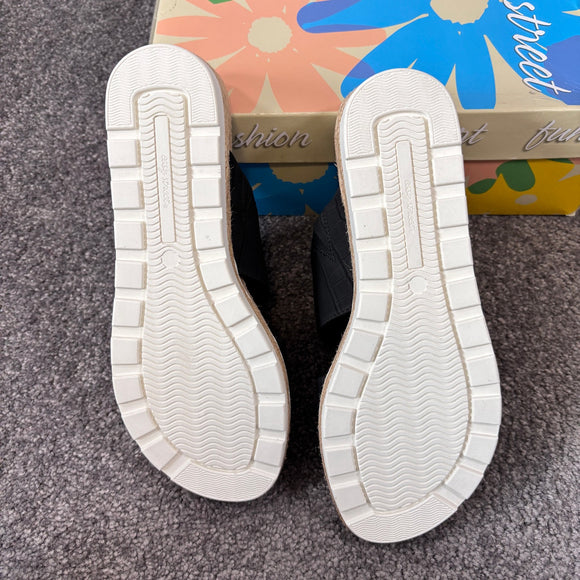 Easy Street Women's 9.5 Black Maryann Wedge Walking Sandals / Shoes NIB