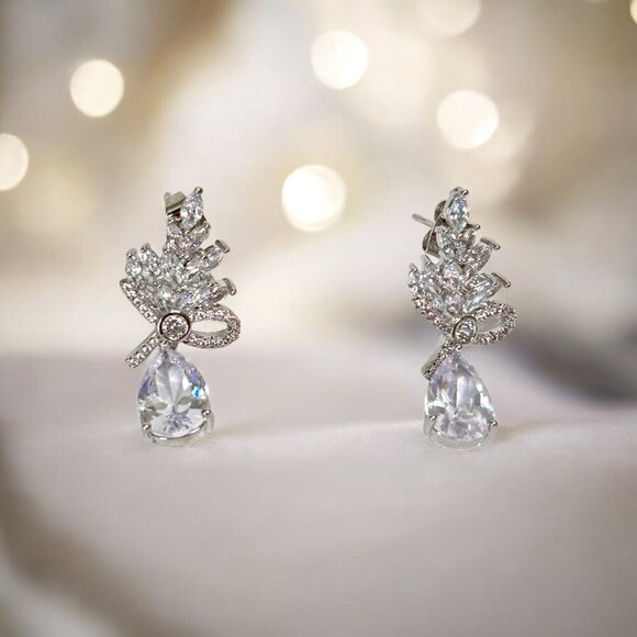 Women's Korean Style Cubic Zirconia Crystal & Silver Drop Earrings NWT