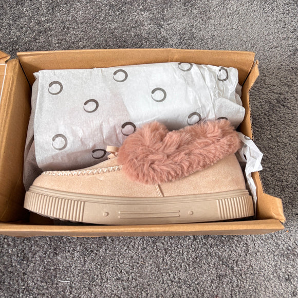 Journee Collection Women's 8 Pink Khaki Faux Fur Moccasins Slippers NIB