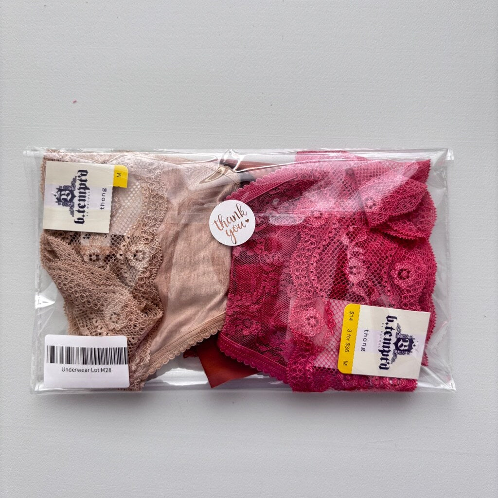 B.tempt'd Women's Size Medium Set of 3 Lace-Waistband Thong Underwear NWT