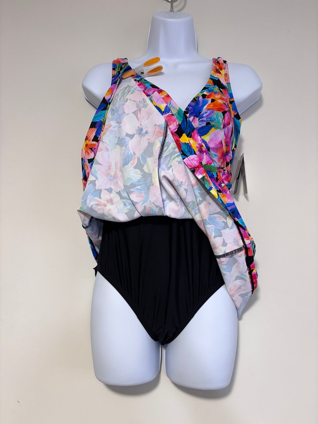 Island Escape Size 6 Multicolor Magnolia Underwire Twist Front Swim Dress NWT