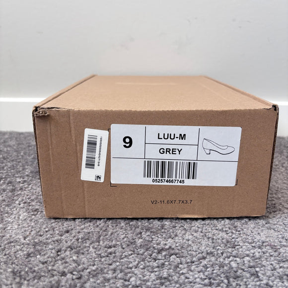 Journee Women's 9 Stone Grey Comfort Insole Round Toe Low Block Heel Pumps NIB