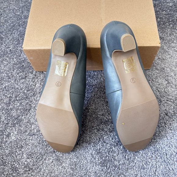 Journee Women's 9 Stone Grey Comfort Insole Round Toe Low Block Heel Pumps NIB