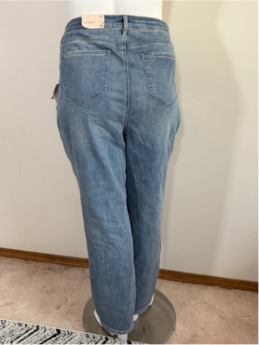 NYDJ Plus Size 18W Girlfriend Rolled Cuffs Light Wash Jeans NWT