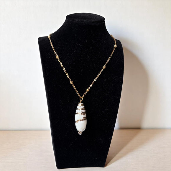 Gold & White Shell Pendant Natural Sea Shell Necklace for Women NWT