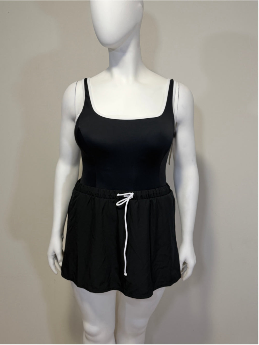 Swim Solutions Women's 14 Black Skirted Runaround One-Piece Swim Dress NWT