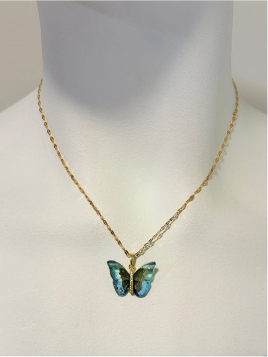 Gorgeous Butterfly Pendant Necklace on a Gold Coloured Chain NWT