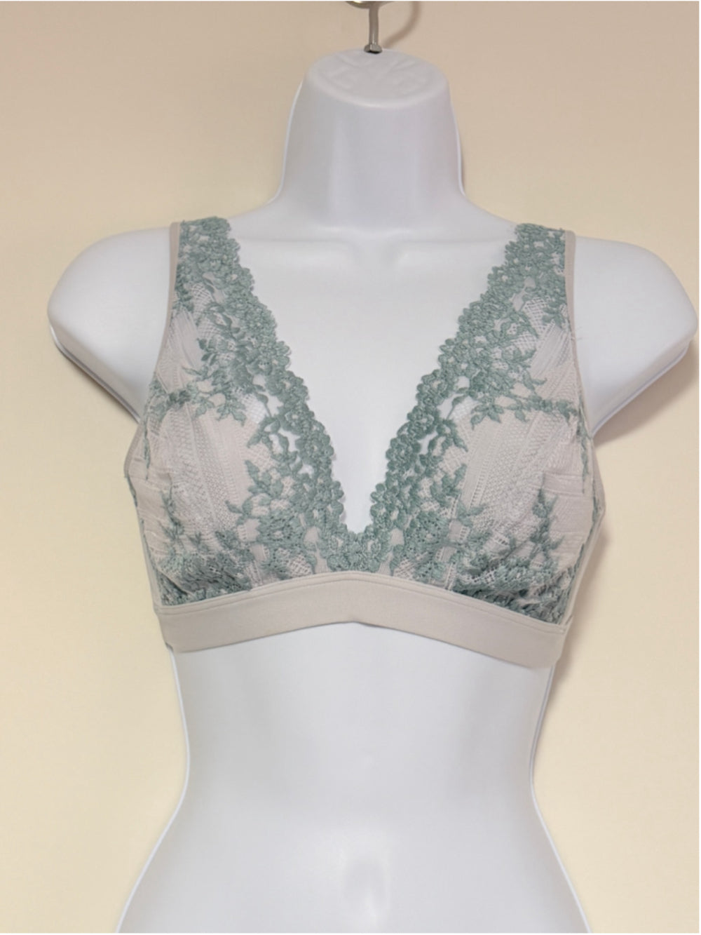 Wacoal Women's Size 38 Blue Embrace Lace Soft Cup Wireless Bra Lingerie NWT