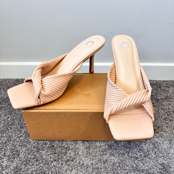 Journee Collection Women's 9 Beige Pleated Low-Heeled Dress Sandals / Shoes NIB