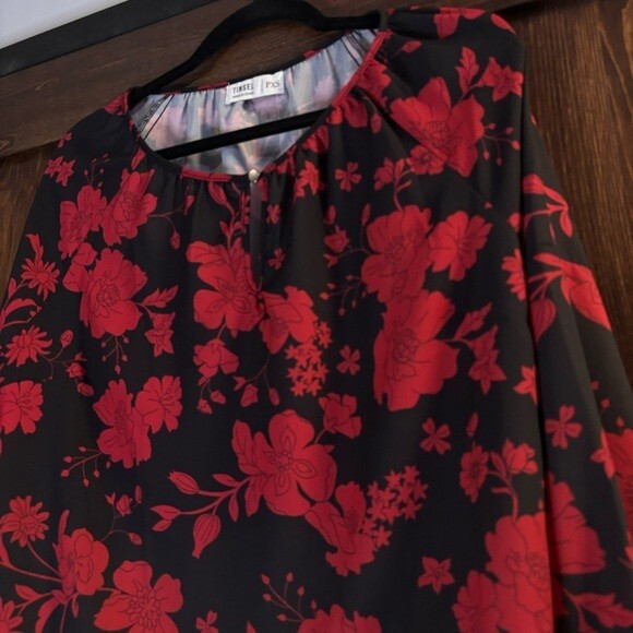 Tinsel Petite PXS Black & Red Floral Front-Keyhole Blouson-Sleeve Blouse/Top NWT