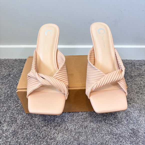 Journee Collection Women's 9 Beige Pleated Low-Heeled Dress Sandals / Shoes NIB