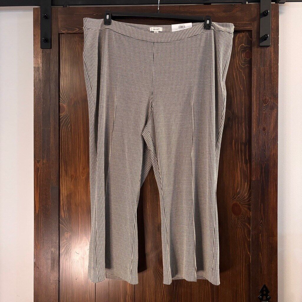 On 34TH Women's Plus Size 3X White & Black Ponte Kick-Flare Ankle Pants NWT