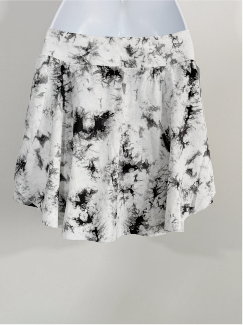 SHEIN Women's Medium Black White Tie Dye Skort Mini Skirt Shorts NWT