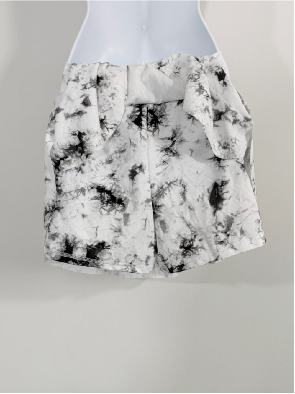 SHEIN Women's Medium Black White Tie Dye Skort Mini Skirt Shorts NWT
