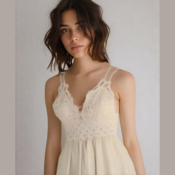 Love Tree Women's Medium Ivory Strappy Lace and Chiffon Crop Top NWOT