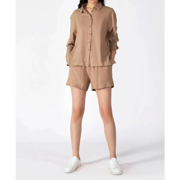 Black Tape Women's Size Large Beige / Tan Button-Down Blouse / Shirt NWT