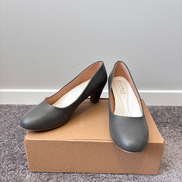 Journee Women's 9 Stone Grey Comfort Insole Round Toe Low Block Heel Pumps NIB