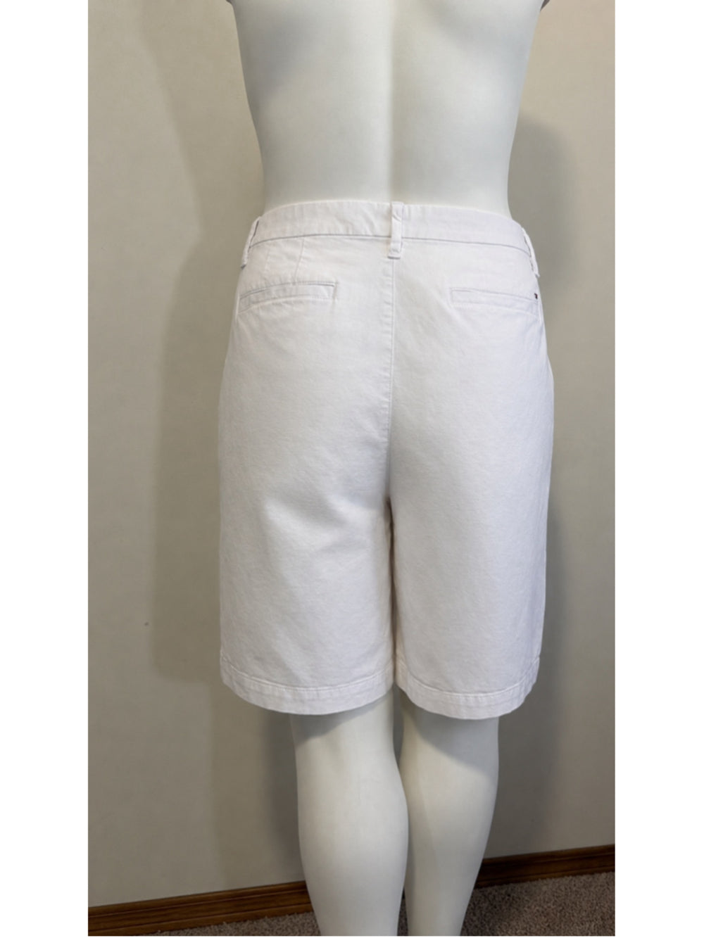 Tommy Hilfiger Women's Plus Size 18W White Bermuda Casual Shorts NWT