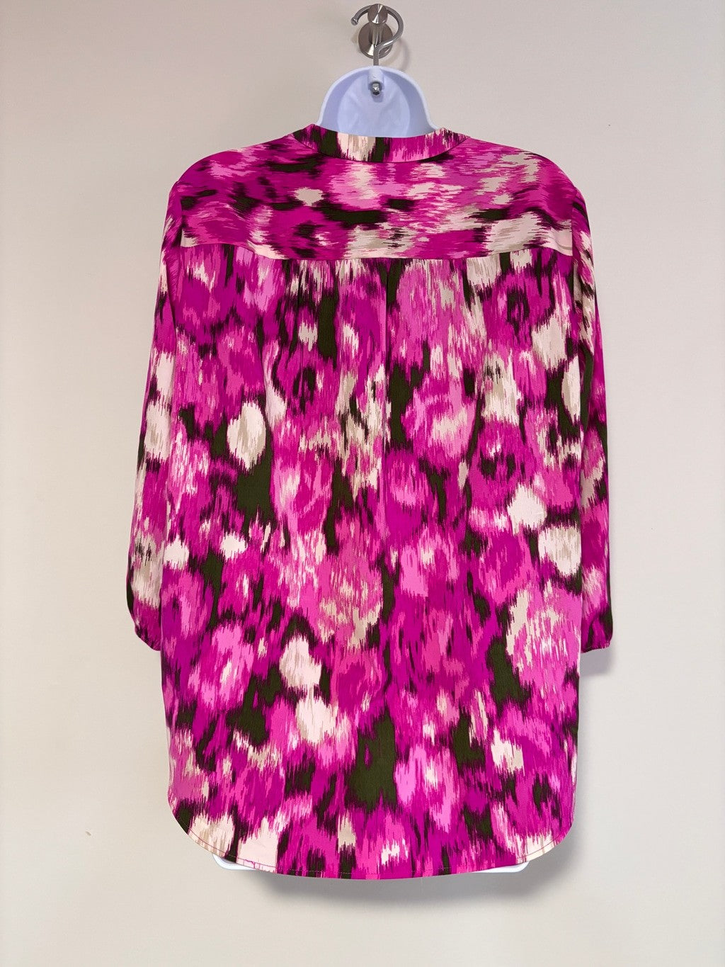 Jones New York Size Medium Petite Bright Pink Multi Print Blouse NWT