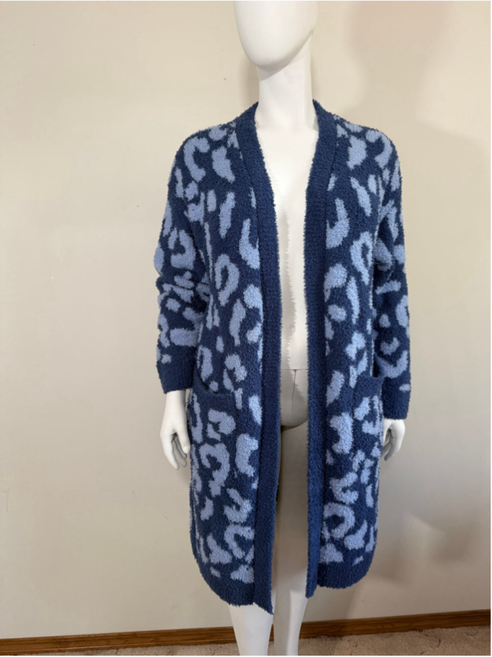 White Mark Plus Size 2X 2XL Plush Sherpa Blue Leopard Open-Front Sweater NWT