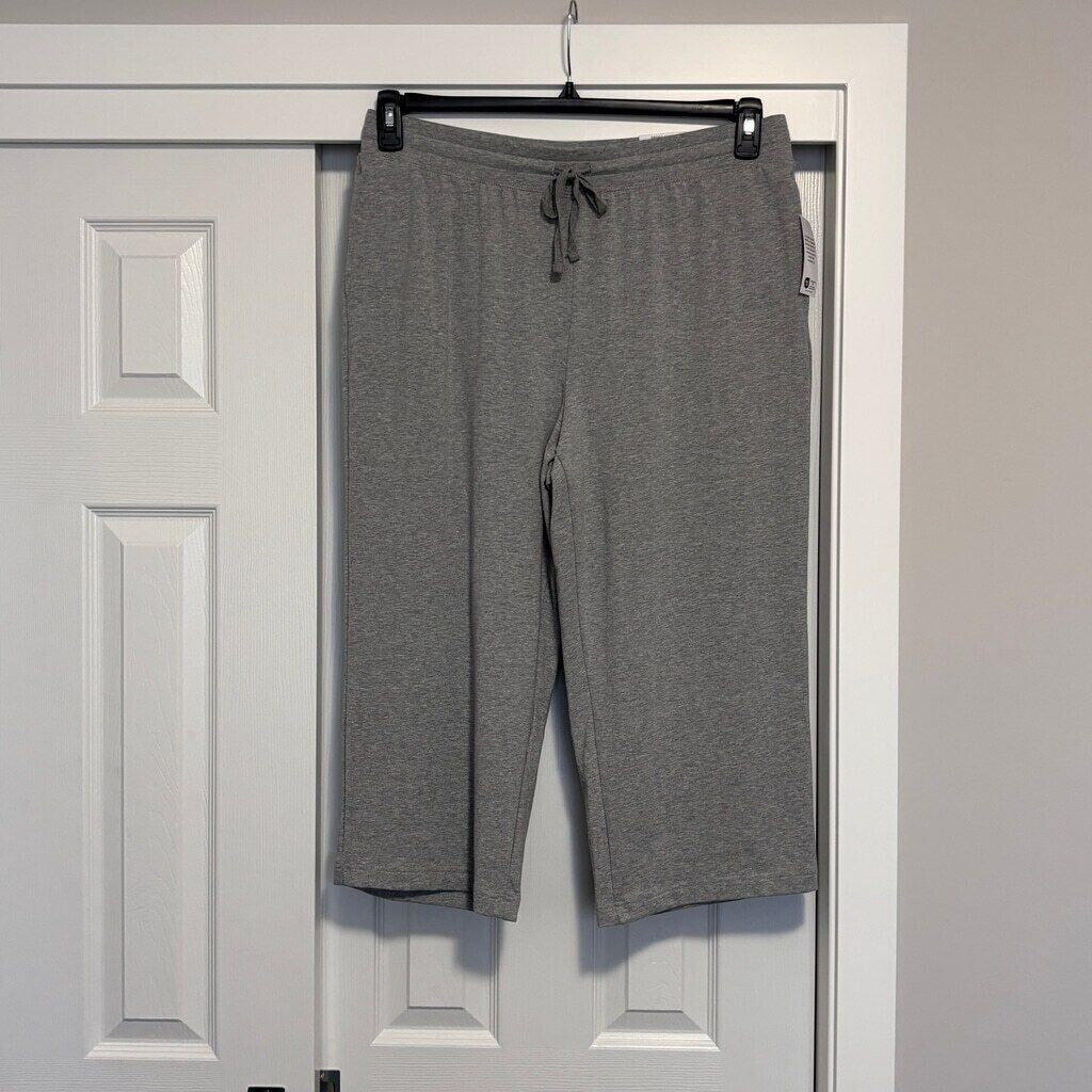 Karen Scott Women's Light Grey Knit Capri Pull On Pants / Joggers NWT