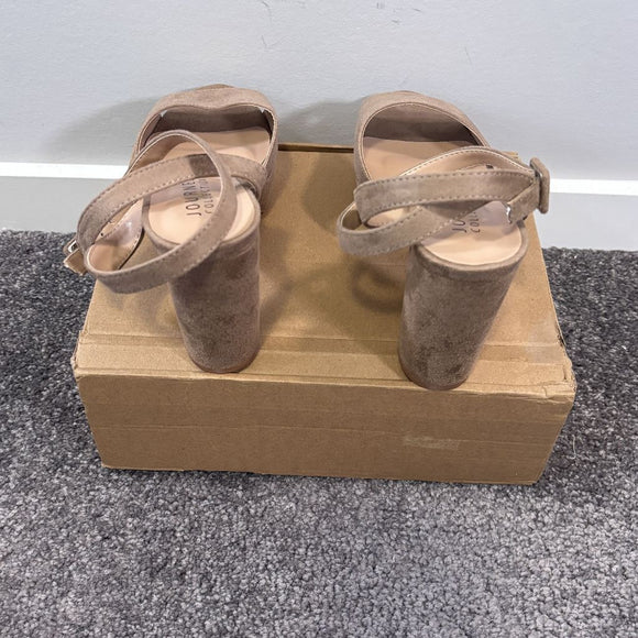 Journee Collection Women's 8 Beige Nairri Platform Block Heel Dress Shoes NIB