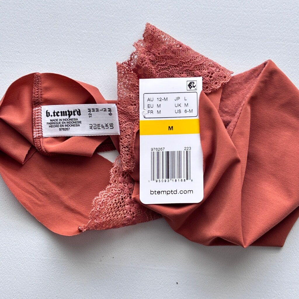 B.tempt'd Women's Size Medium Set of 3 Lace-Waistband Thong Underwear NWT