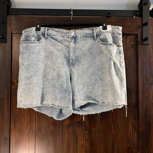Jessica Simpson Plus Size Forever Denim Light Wash Shorts NWT