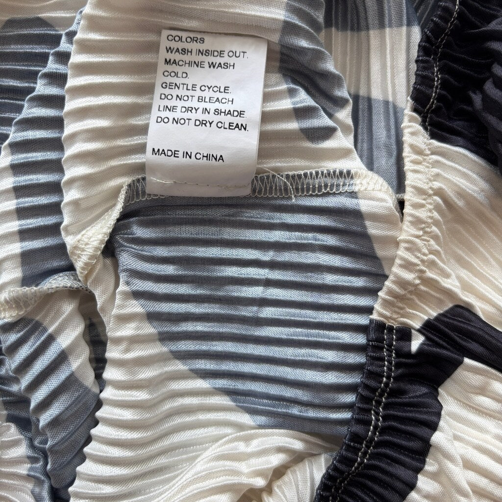 SHEIN Women’s Size Small Black & Cream Abstract Print Pleated Mini Skirt NIB